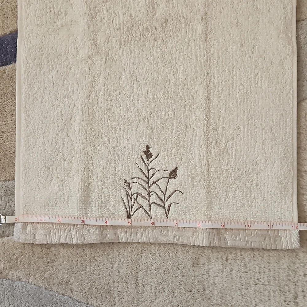 NWOT Cream Embroidered Hand Towels (2)